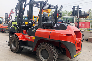 四驅(qū)叉車|越野叉車|華亞重工